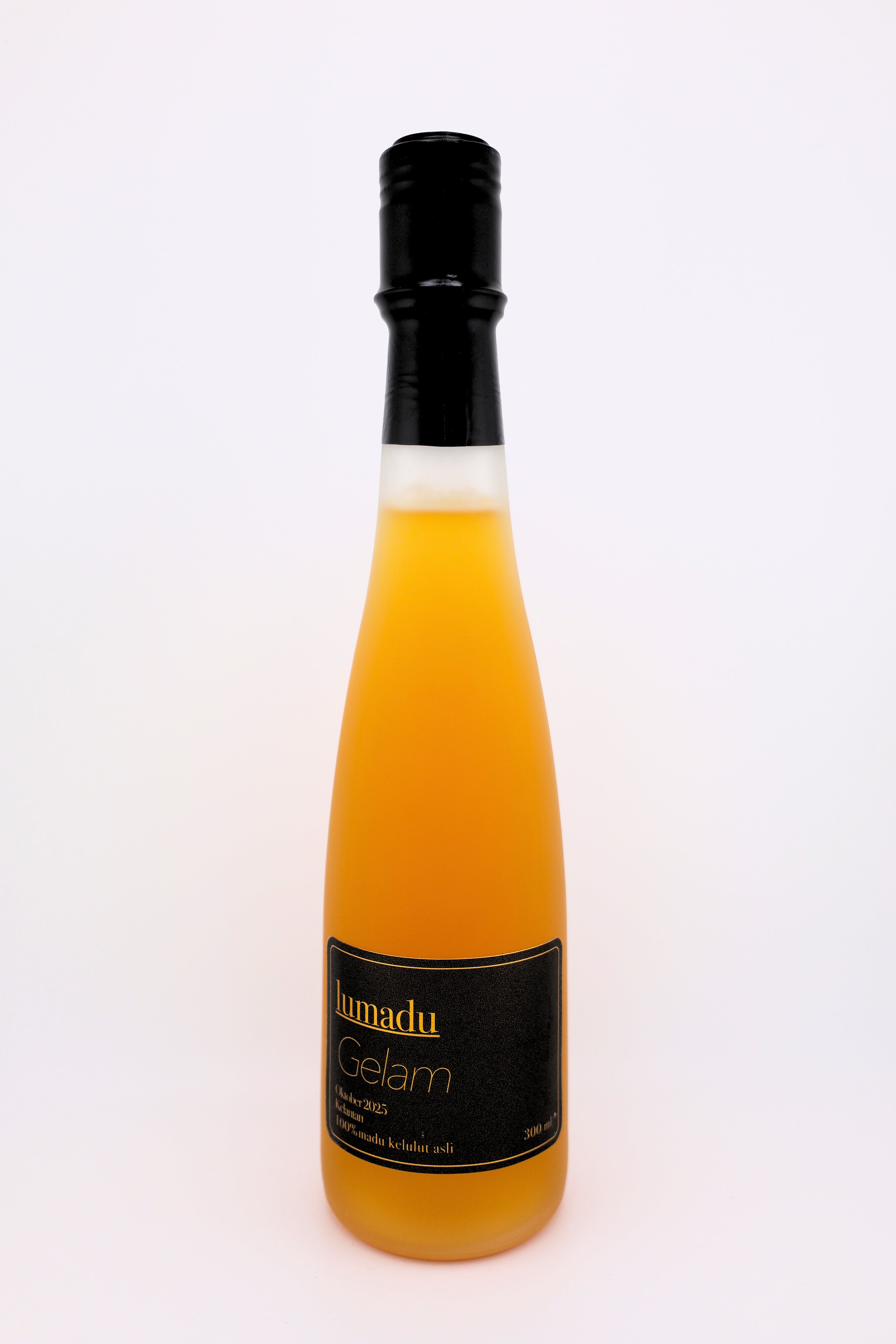 Bottle of Lumadu Gelam on a white background